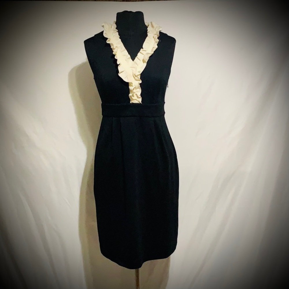 Sleeveless ruffle collar midi dress